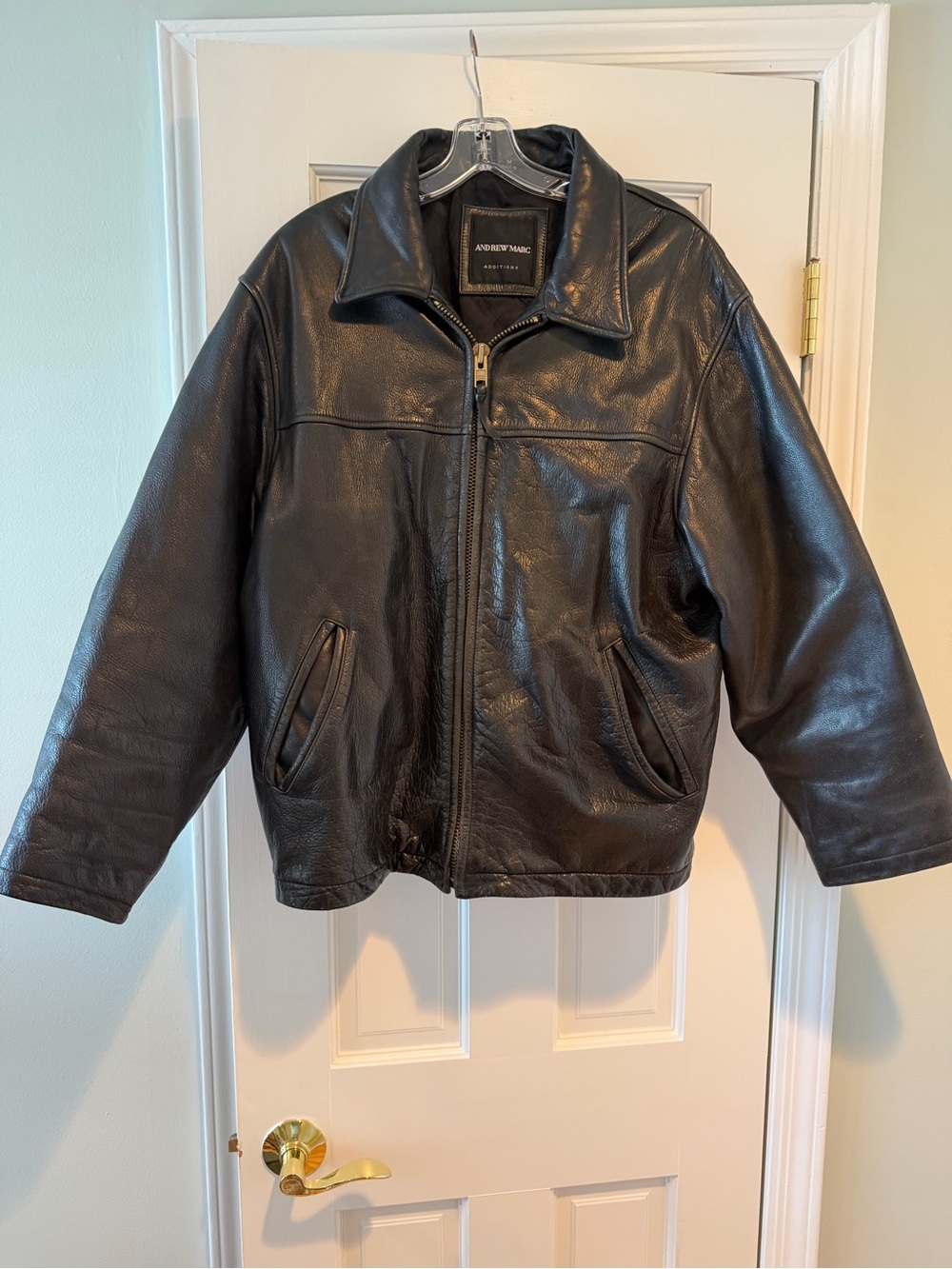 Andrew Marc Men’s Black Leather Zip Jacket Size medium.